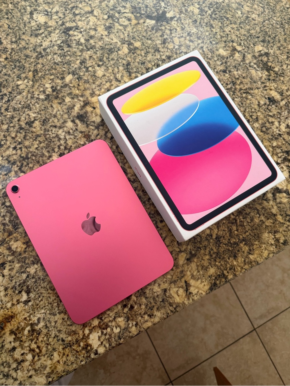 Apple iPad in Pink with Black Display - Picture 2 of 4